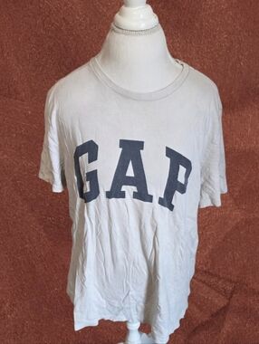 🔷️ GAP White Tee with Navy Arch Logo